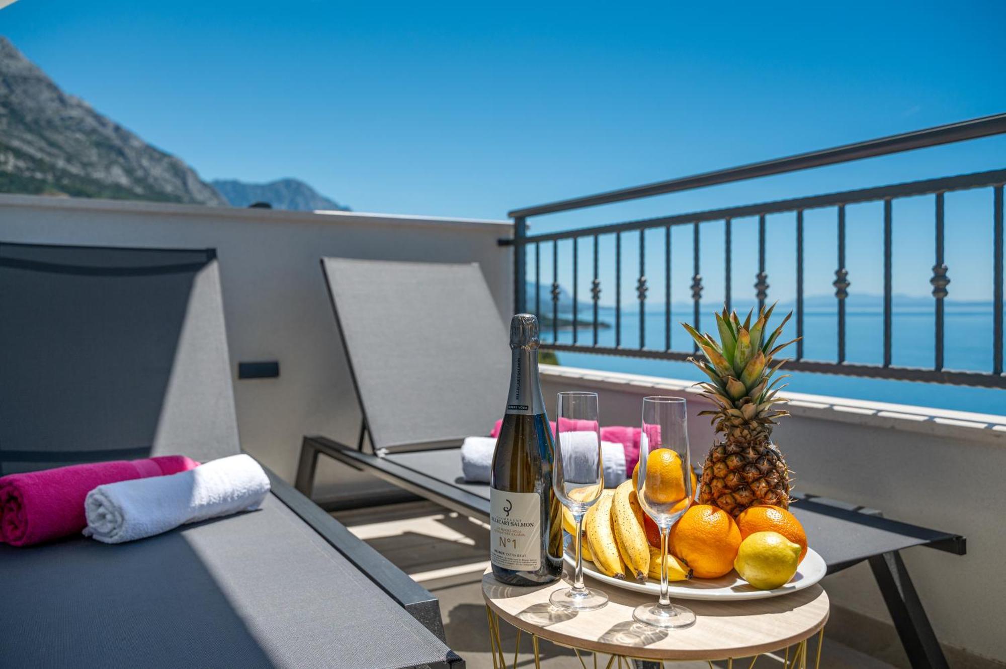 Seaview Apartments Nives Brela Buitenkant foto